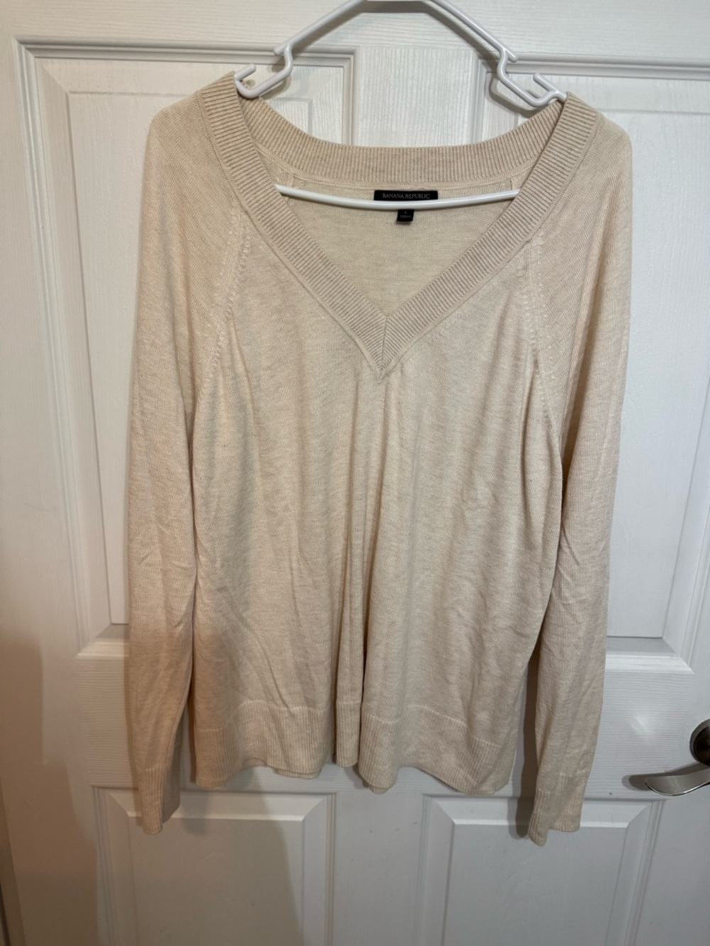 Banana Republic Cream V-Neck Lightweight Sweater